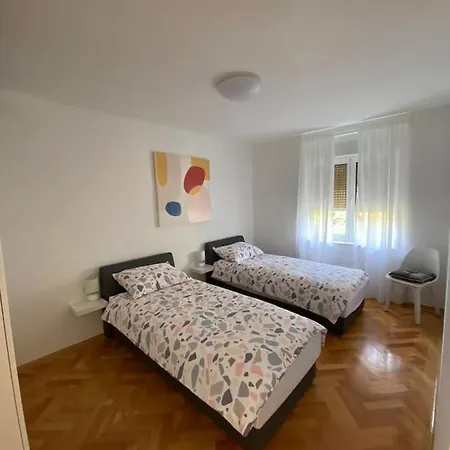 Apartament Apartman Eni